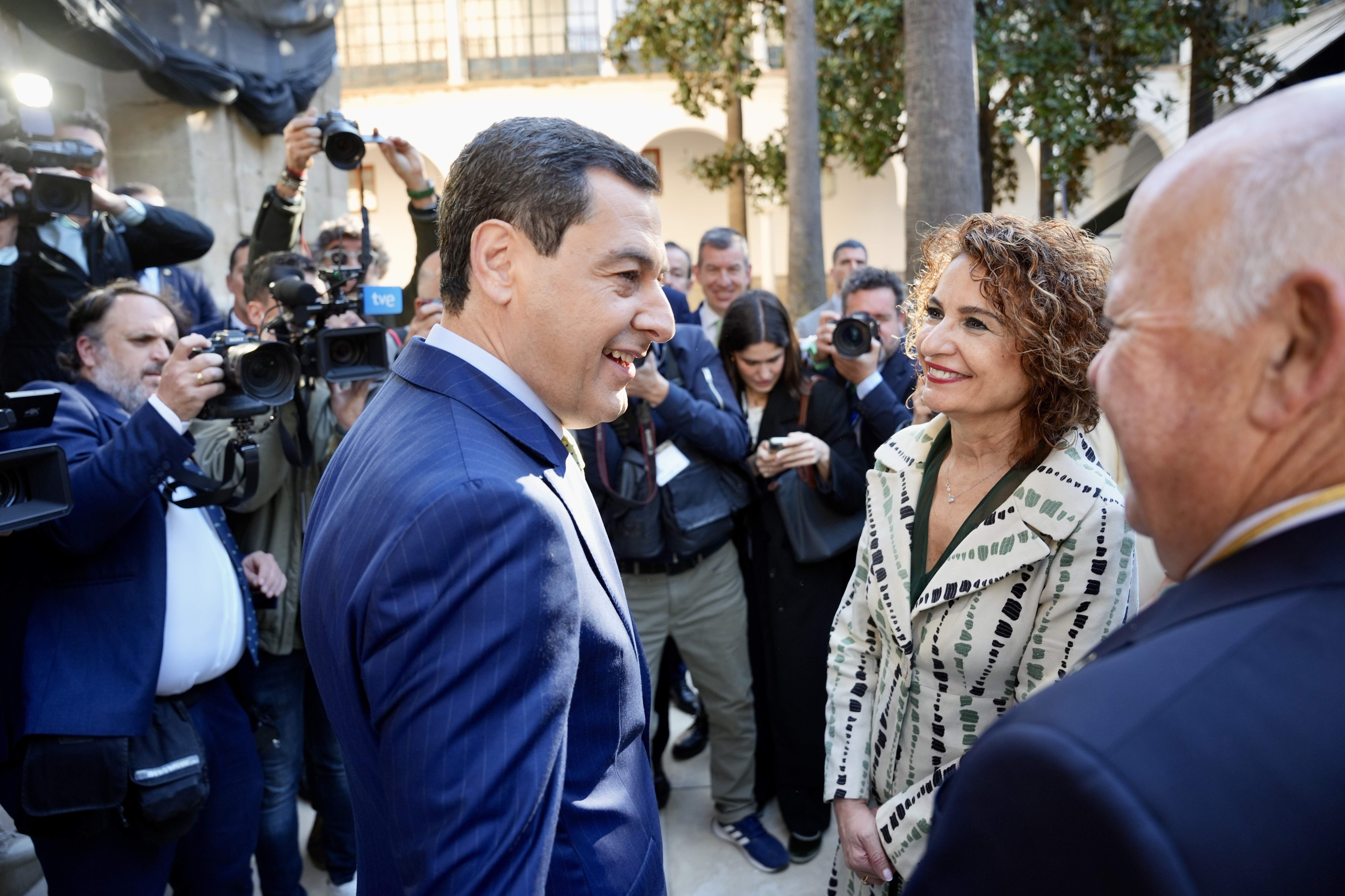 El PP acaricia la mayoría absoluta en Andalucía, según el CIS, que estanca las aspiraciones del PSOE