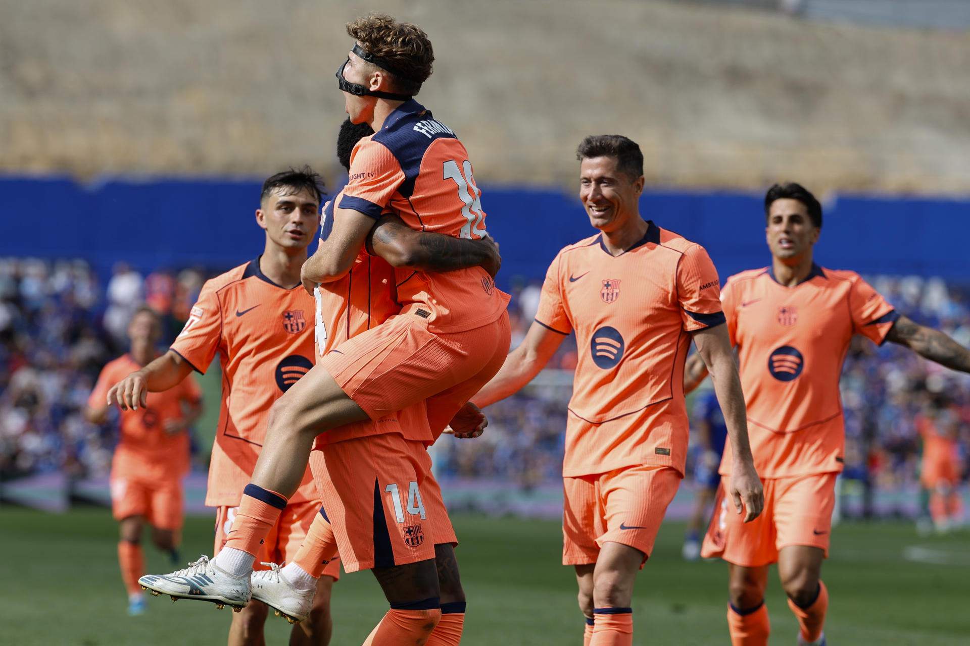 El Barça baixa al fang per superar el Getafe (0-2) i deixar la Lliga vista per a sentència