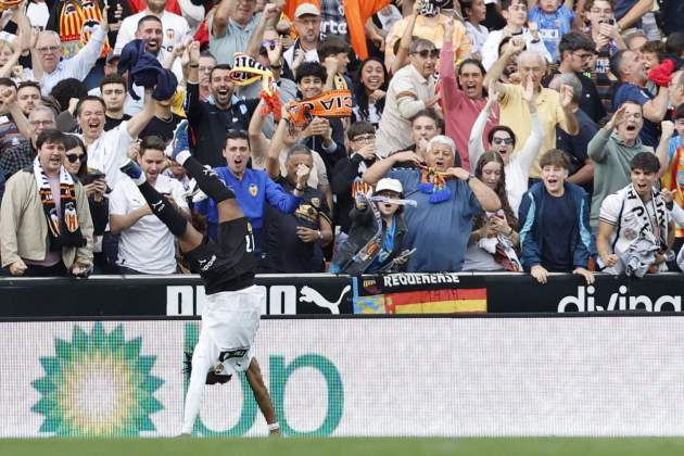 70c30b7361f3cb9dd3a301765fae477e940cbd0dw