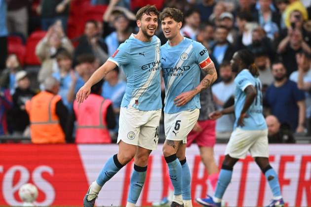 Nico González John Stones Manchester City / Foto: EFE