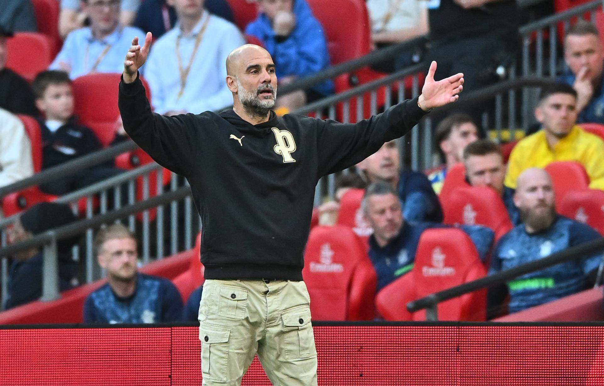 El Manchester City s'apropa al triplet anglès i Pep Guardiola frena l'eufòria