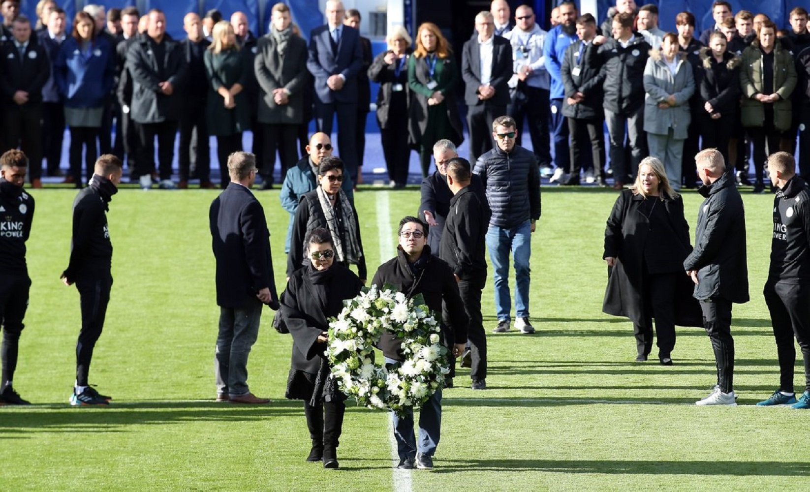 Emotivo homenaje del Leicester después de la muerte de su presidente