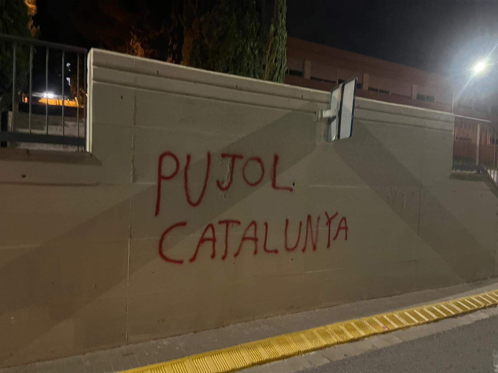 Apareixen pintades de "Pujol Catalunya" arreu del país, com el cop que el franquisme el va empresonar