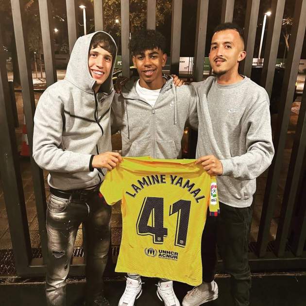 Lamine Yamal con Sohaib y Mohamed, el amigo de la infancia y su primo / Instagram