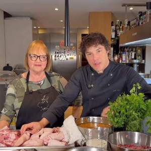 Jordi Cruz i la seva mare, amb productes de la terra IG Jordi Cruz i la seva mare, amb productes de la terra IG