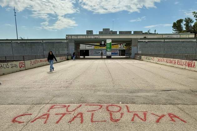 Pintades de suport a Jordi Pujol a la UAB