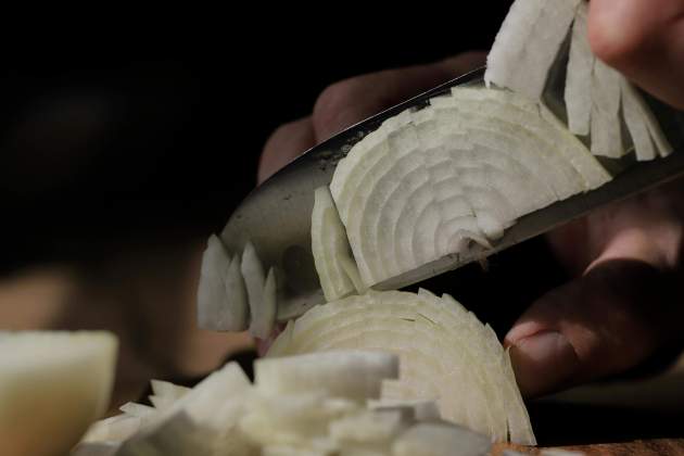 Cortar cebolla  Foto: Pexels