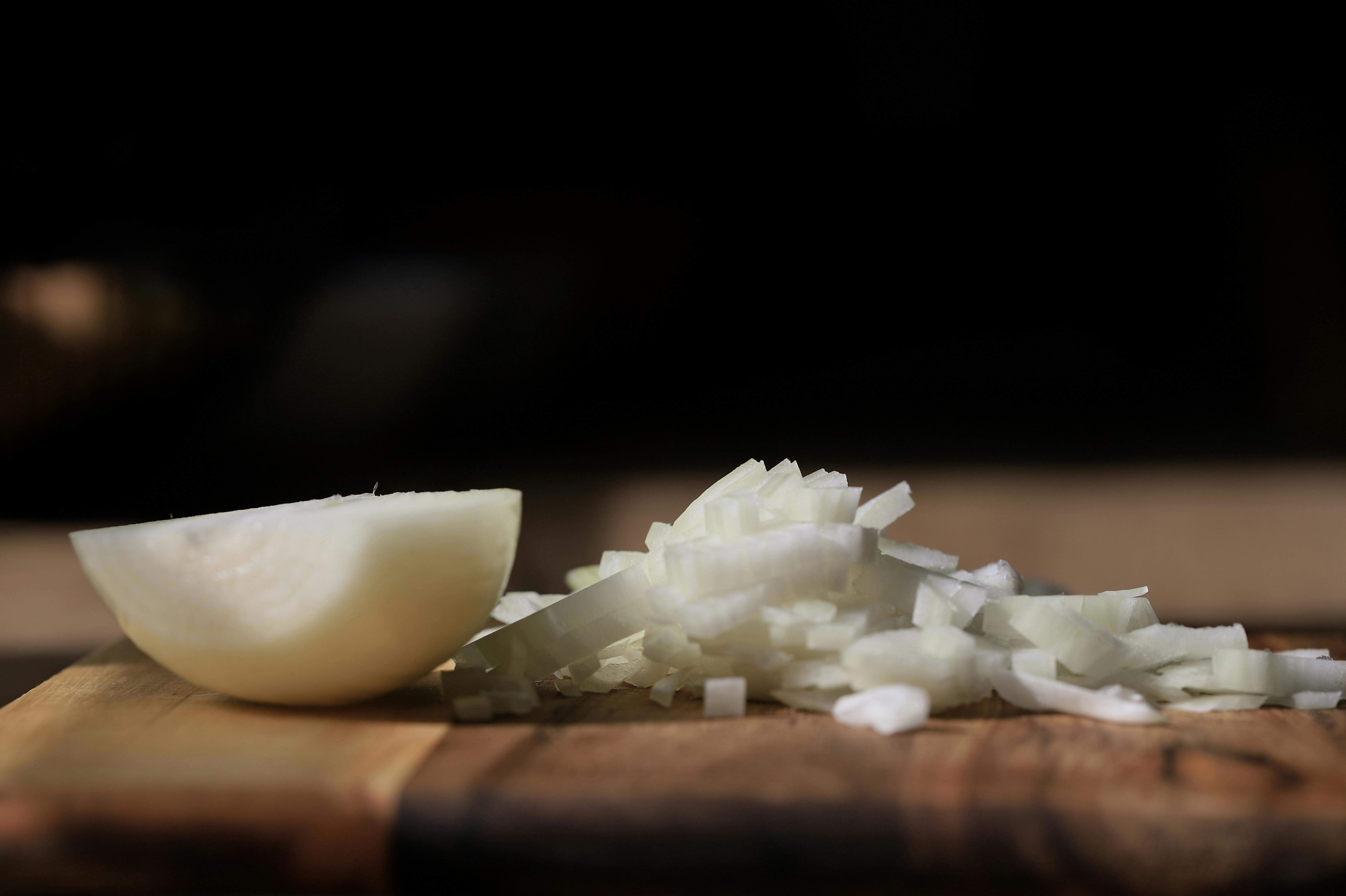 Els cuiners professionals fan servir un truc perquè en tallar ceba no ploris