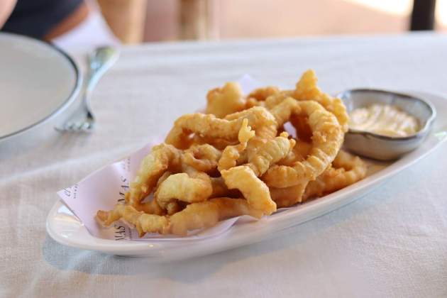 Calamars a la romana del Restaurant El Mas de Torrent. / Foto: Jordi Àvila