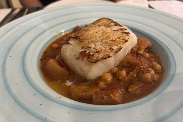 Bacalao con cabeza y pata del restaurante Las Corts. / Foto: Rosa Molinero Trias
