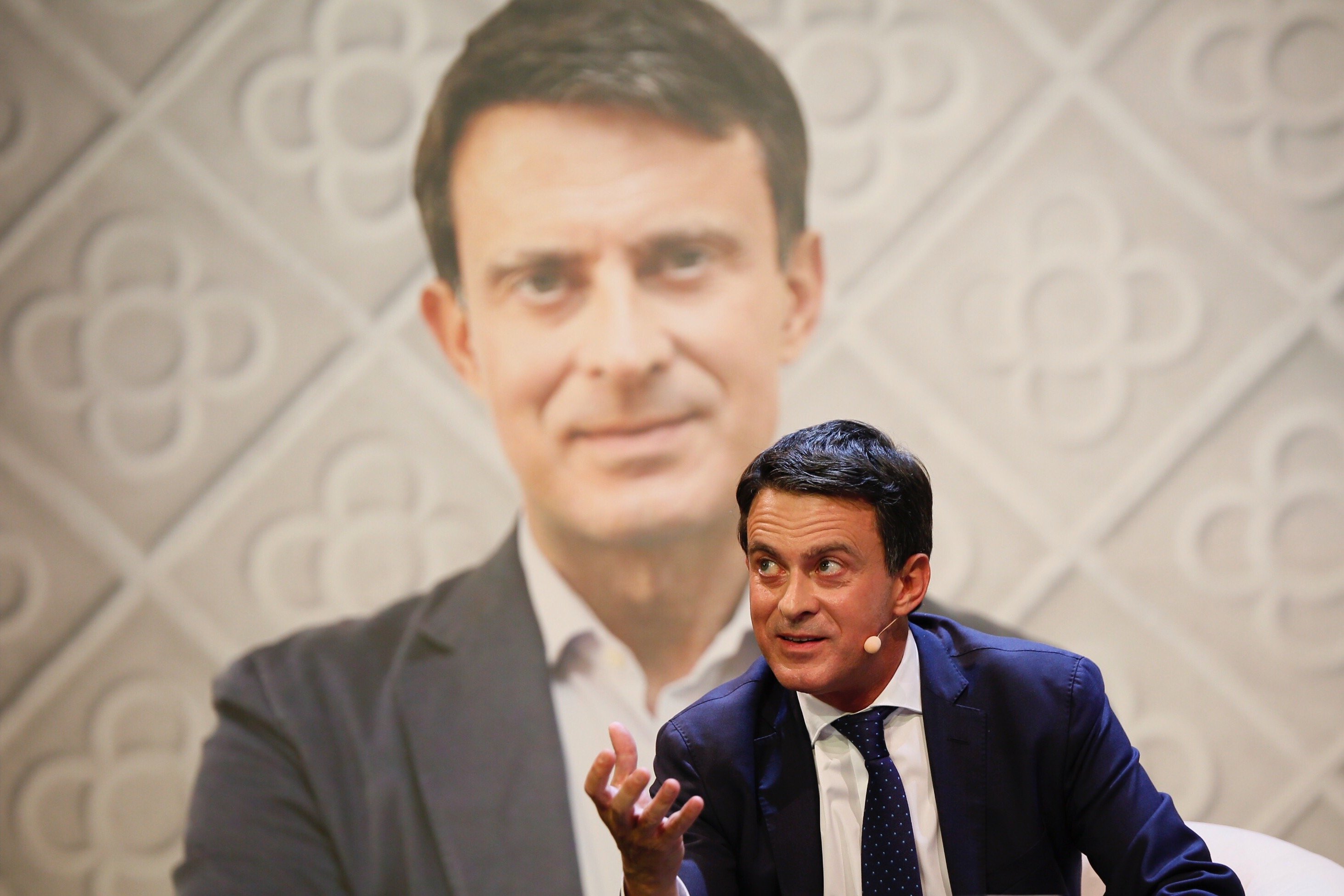 Manuel Valls loses his cool at awards dinner