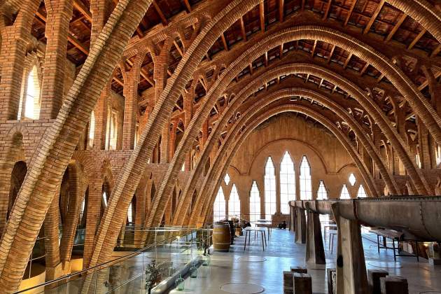 Interior de la Catedral del Vino de Pinell de Brai. / Foto: Oriol Foix Duaigües