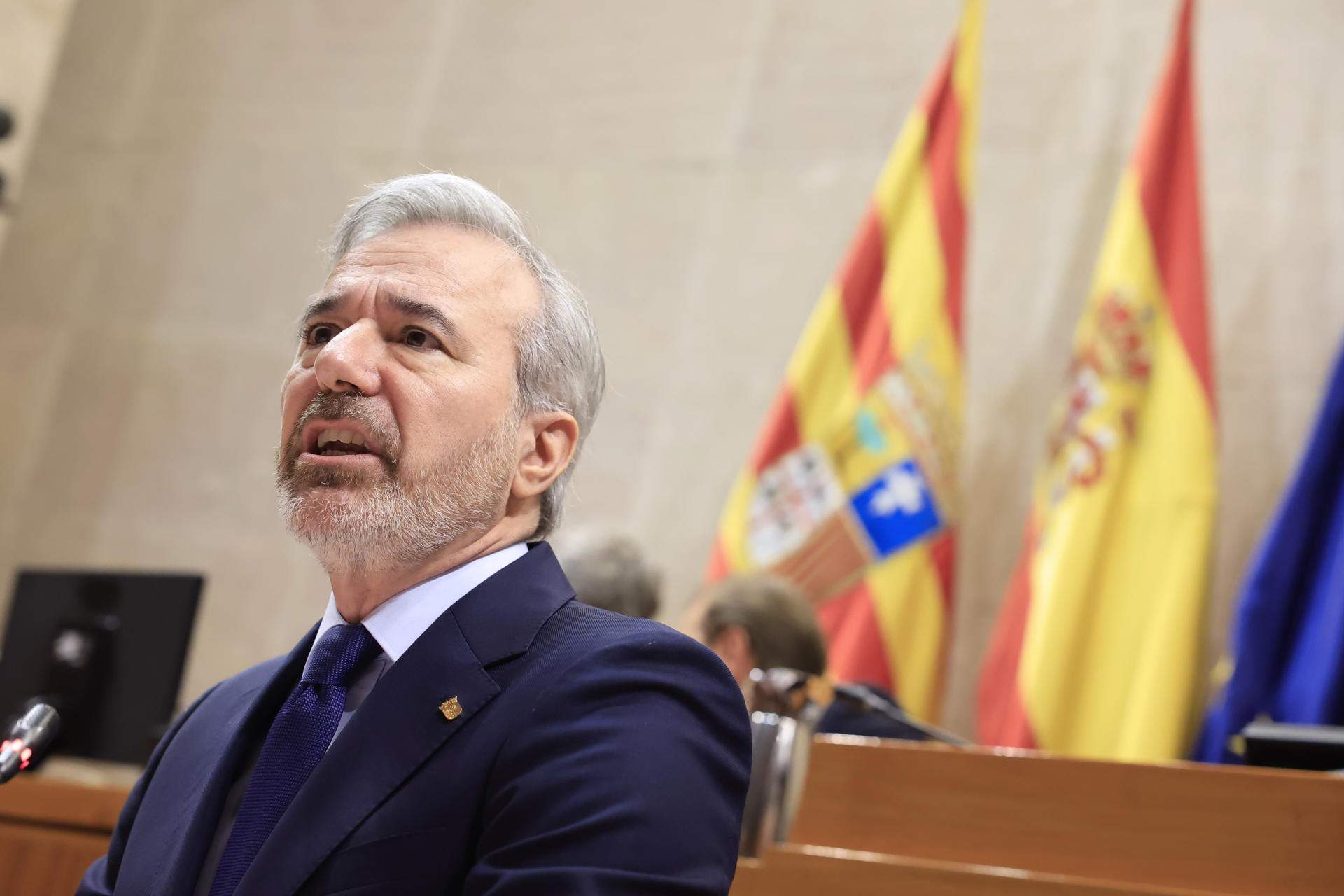Azcón desconcierta a Vox con su particular defensa de la "prioridad nacional" en Aragón