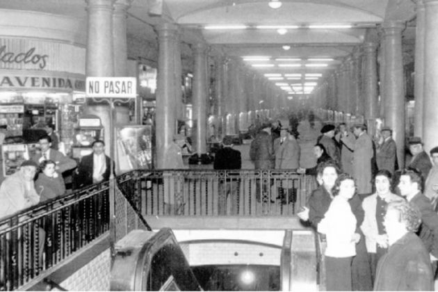 Se inaugura la Avenida de la Luz, la primera galería comercial subterránea de Europa. Fotografía de los años 50. Fuente Blog mi Barcelona