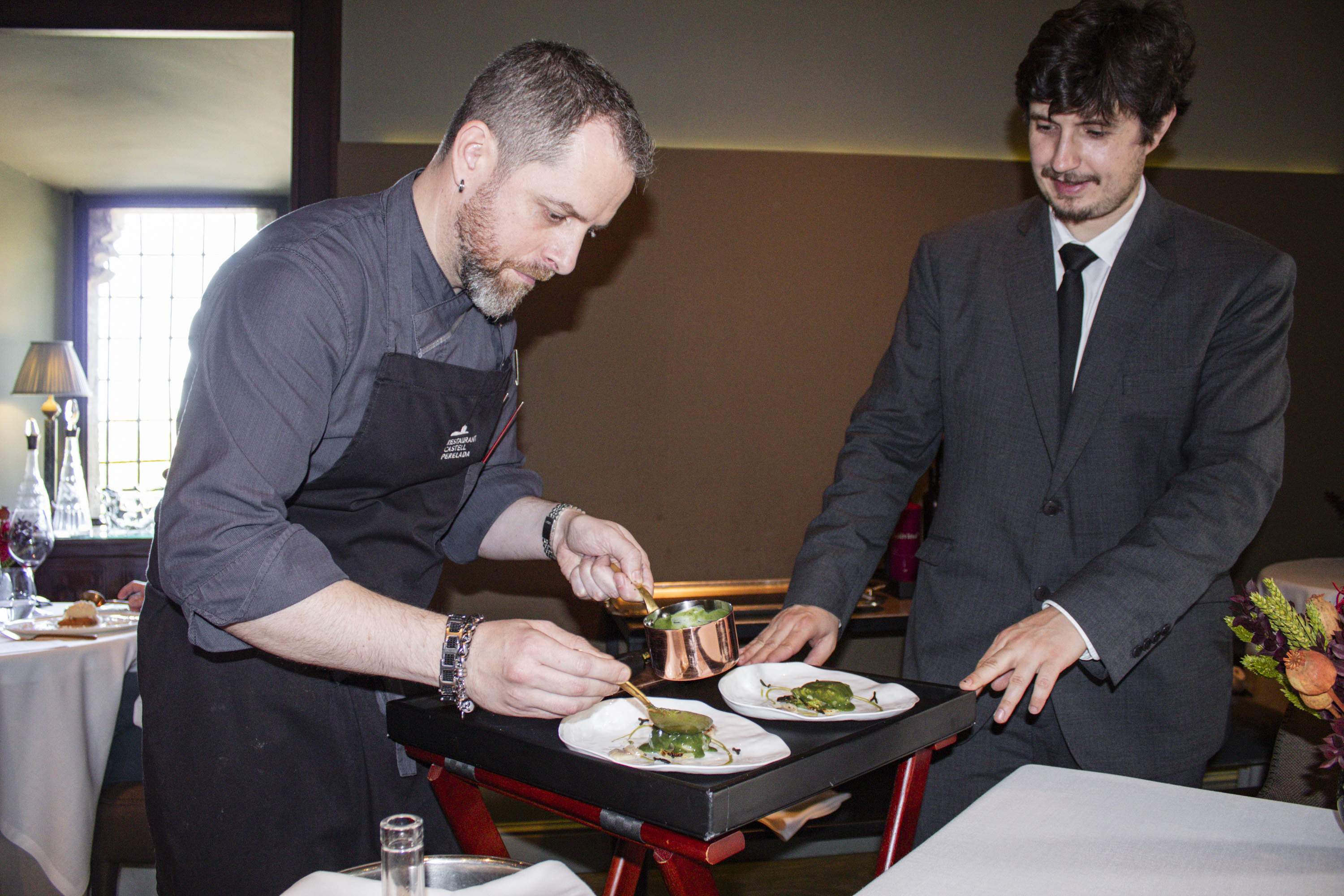 El restaurante en un castillo del siglo XIV: tradición e innovación de la cocina catalana en un entorno mágico
