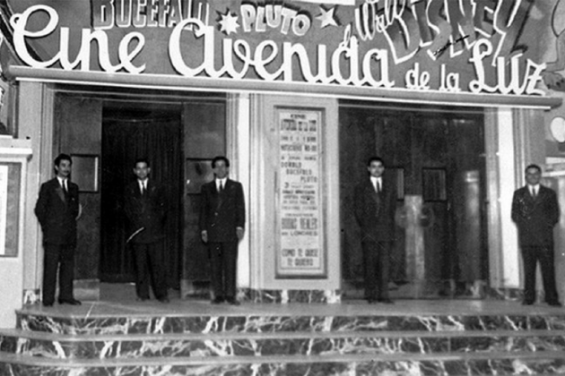 S'inaugura la Avenida de la Luz, la primera galeria comercial subterrània d'Europa. Fotografia dels anys 60. Font Blog La Barcelona de antes
