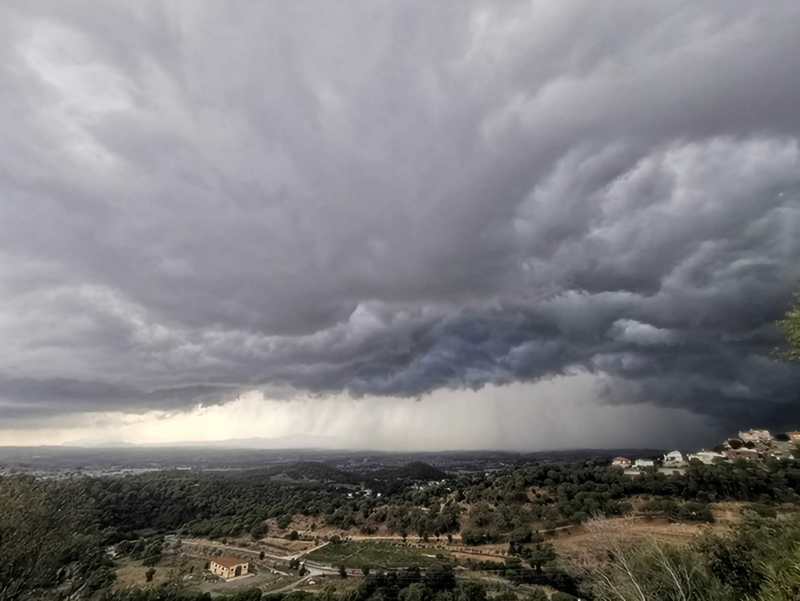 Mayo traerá un cambio radical de tiempo a Catalunya: el anticiclón, a punto de irse