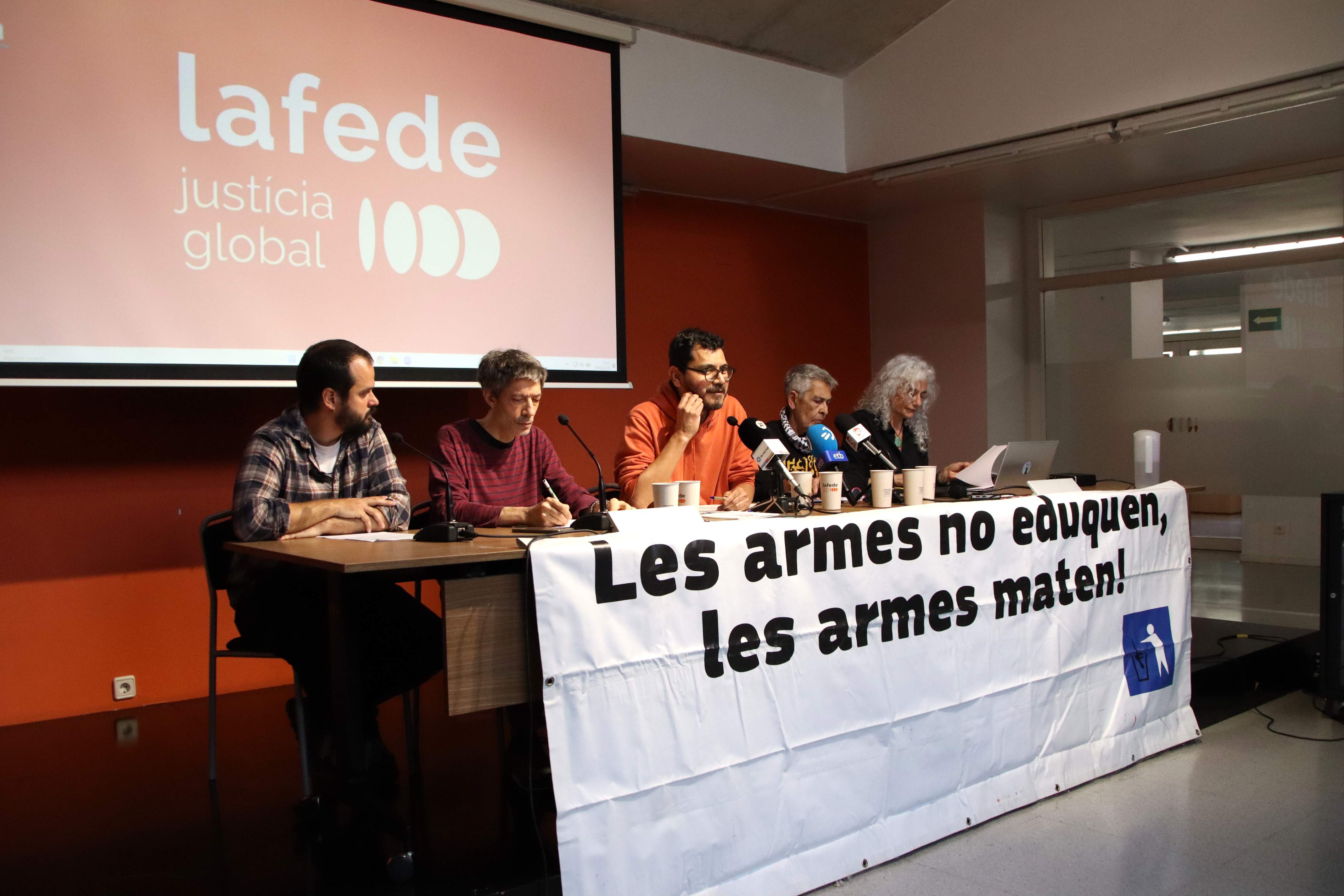 Front comú contra la presència de mossos a les escoles: les entitats reclamen aturar el pla pilot