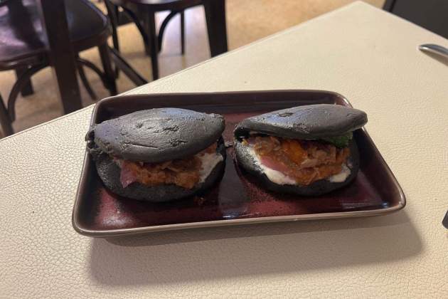 'Bao' de cerdo deshilachado del restaurante Emocionar. / Foto: Emma Porta