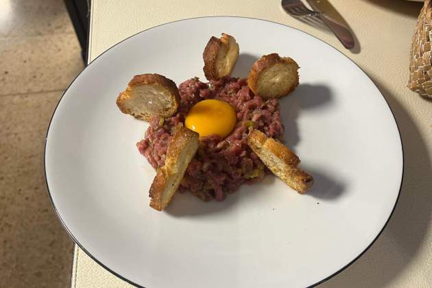 Steak tartar del restaurante Emocionar. / Foto: Emma Porta