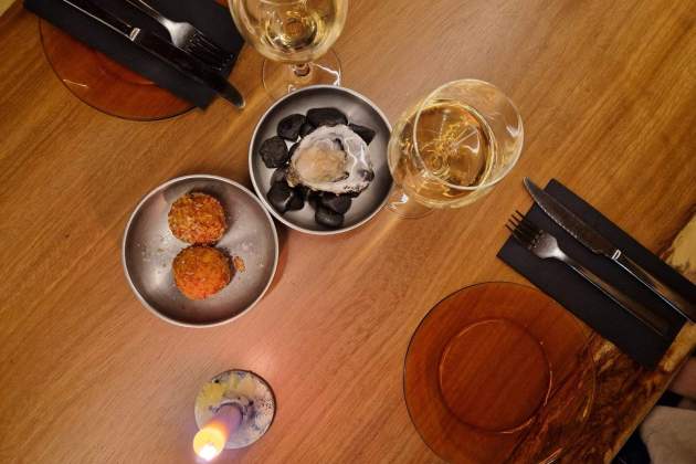 CROQUETES I OSTRES TAULA PUNTAL