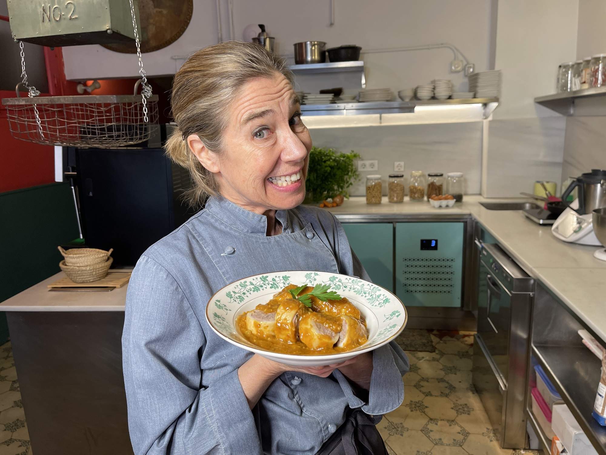 Así es como se cocinan los mejores calamares rellenos: el paso a paso de Ada Parellada