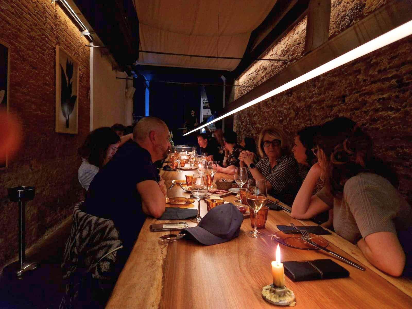 Un restaurant al cor de Barcelona perfecte per compartir un sopar de qualitat amb productes de temporada