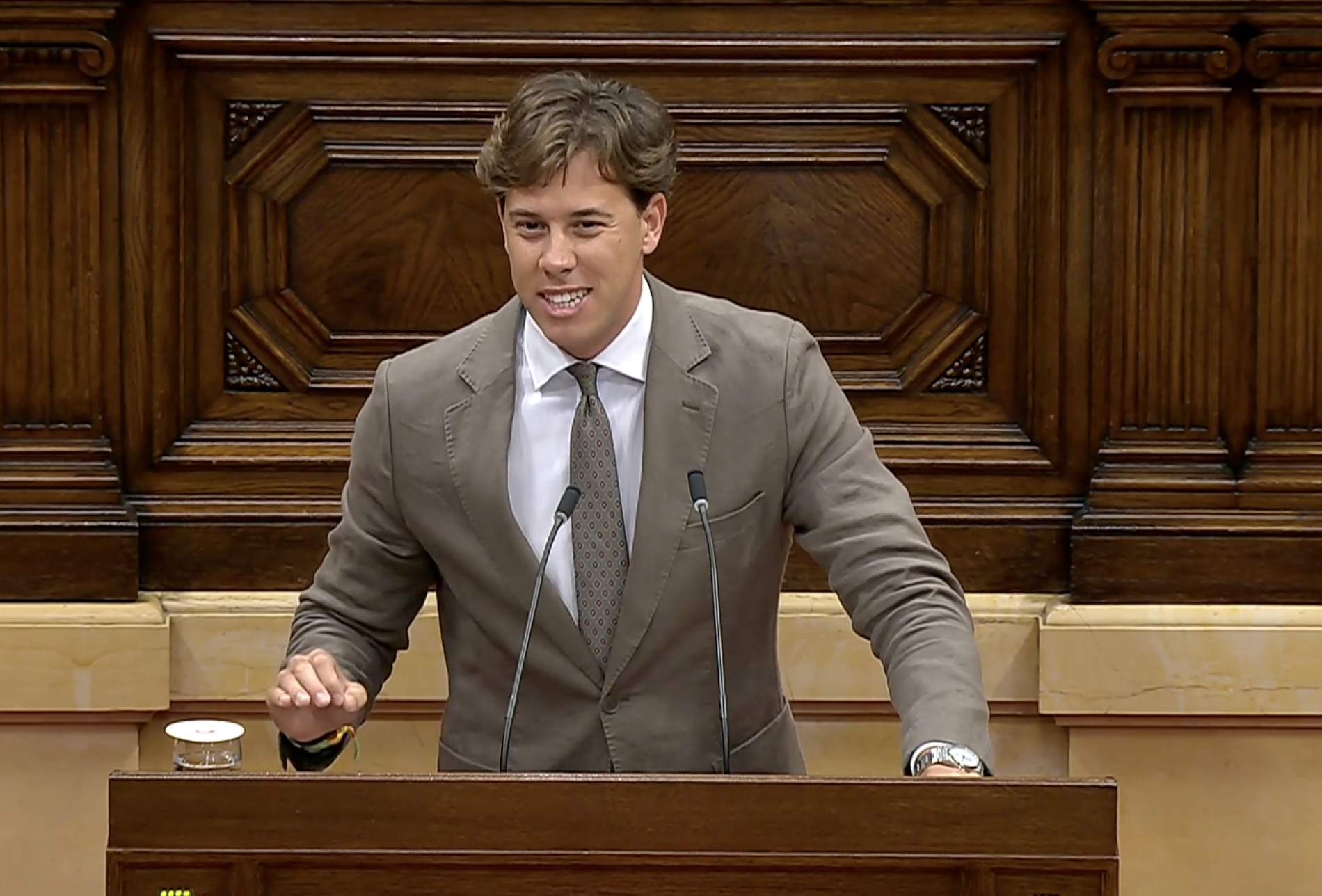 Vox encén el ple del Parlament amenaçant la diputada Najat Driouecht: "No la deportarem. Almenys de moment"