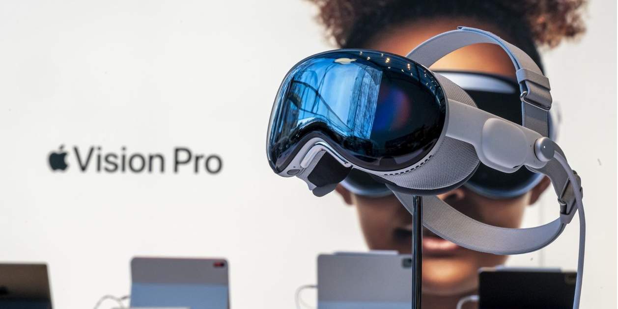 El primer dilema de John Ternus como nuevo CEO de Apple será qué hacer con el Vision Pro