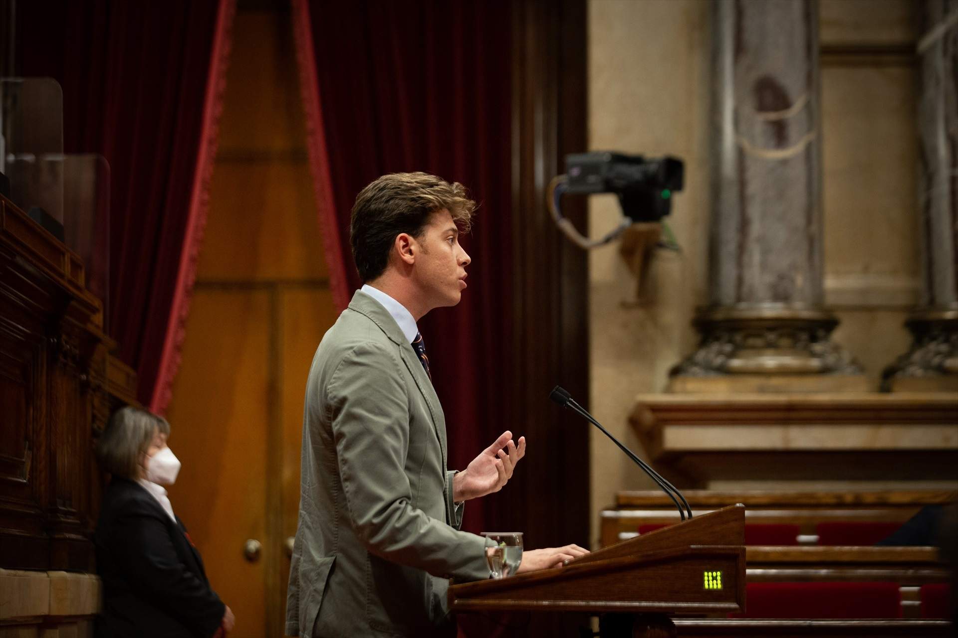 Astorament i indignació davant la intervenció de Vox amenaçant la diputada Najat Driouech amb la deportació