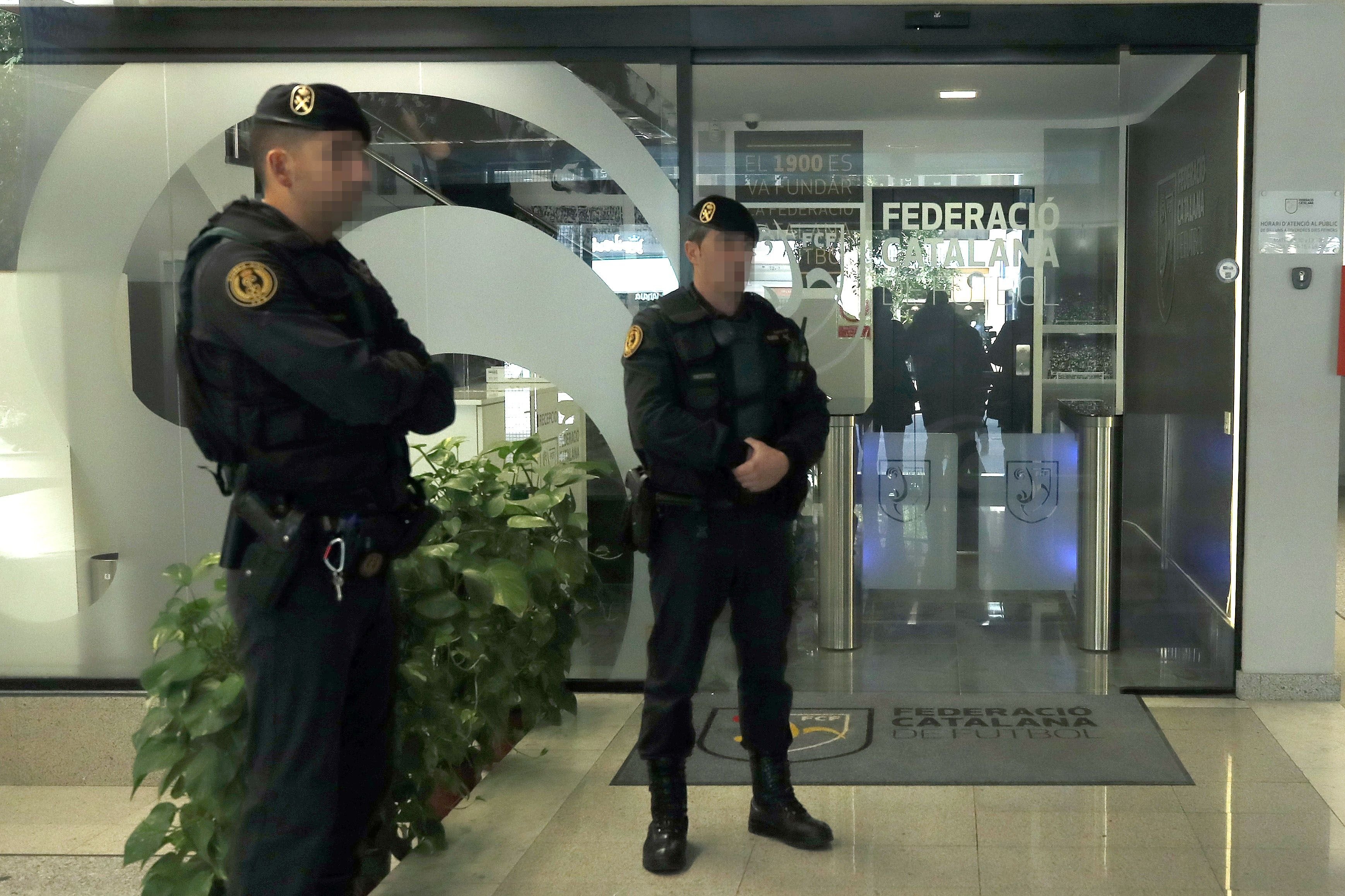 La Federació Catalana de Futbol confirma els registres policials a la seva seu