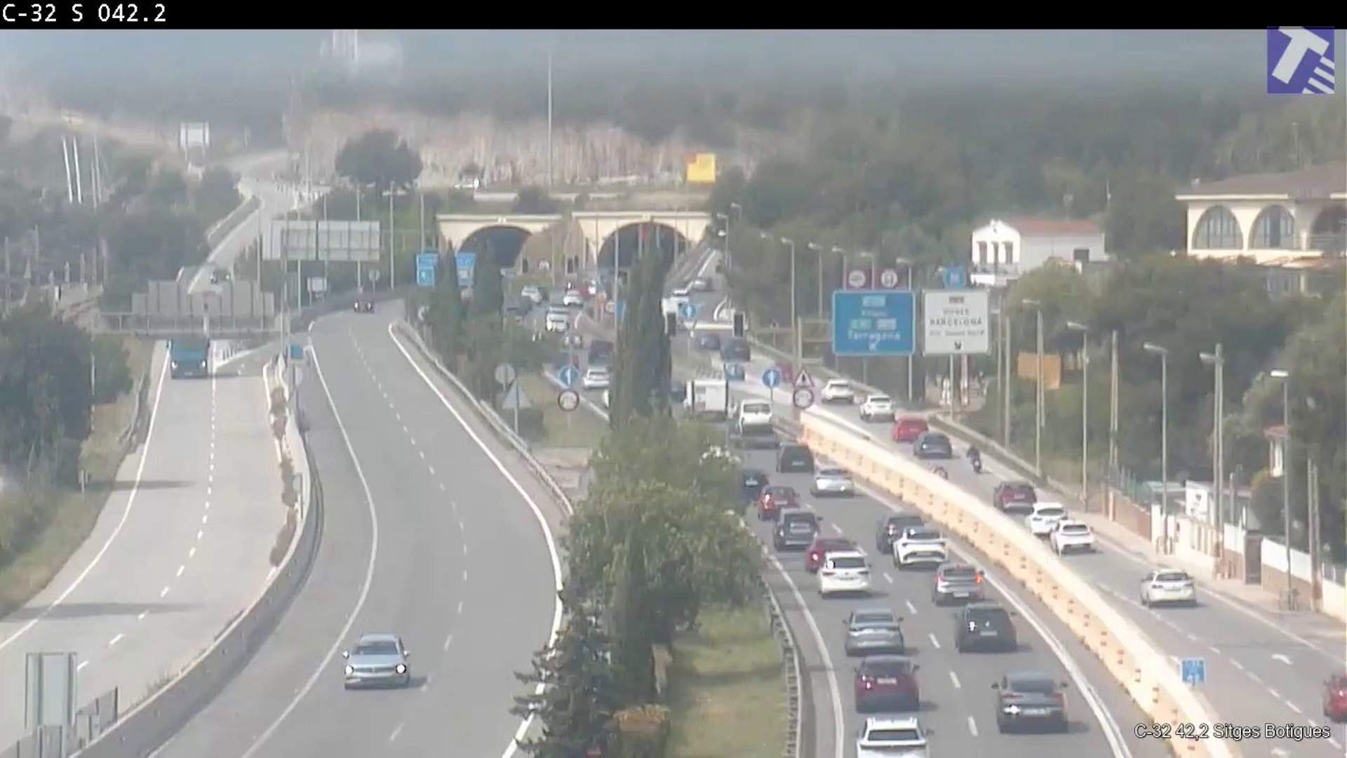 La AP-7 concentra hasta 20 km de colas en una jornada con múltiples retenciones en la red viaria catalana