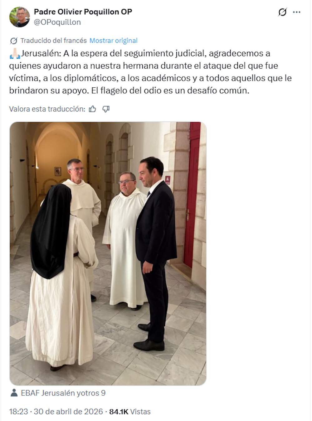 El director de l'Escola bíblica i arqueològica francesa de Jerusalem conversa amb la monja agredida i el cònsol francés