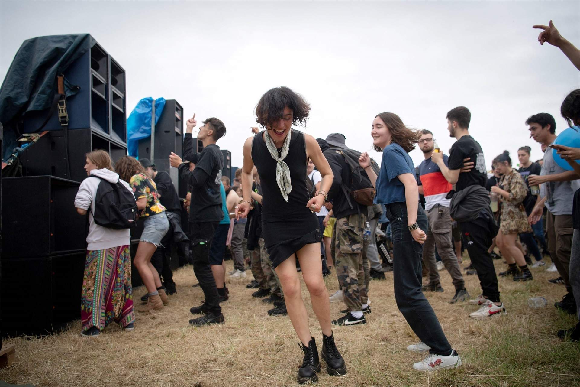 Los asistentes a una ‘rave’ en Francia bailan sobre obuses enterrados de la Segunda Guerra Mundial