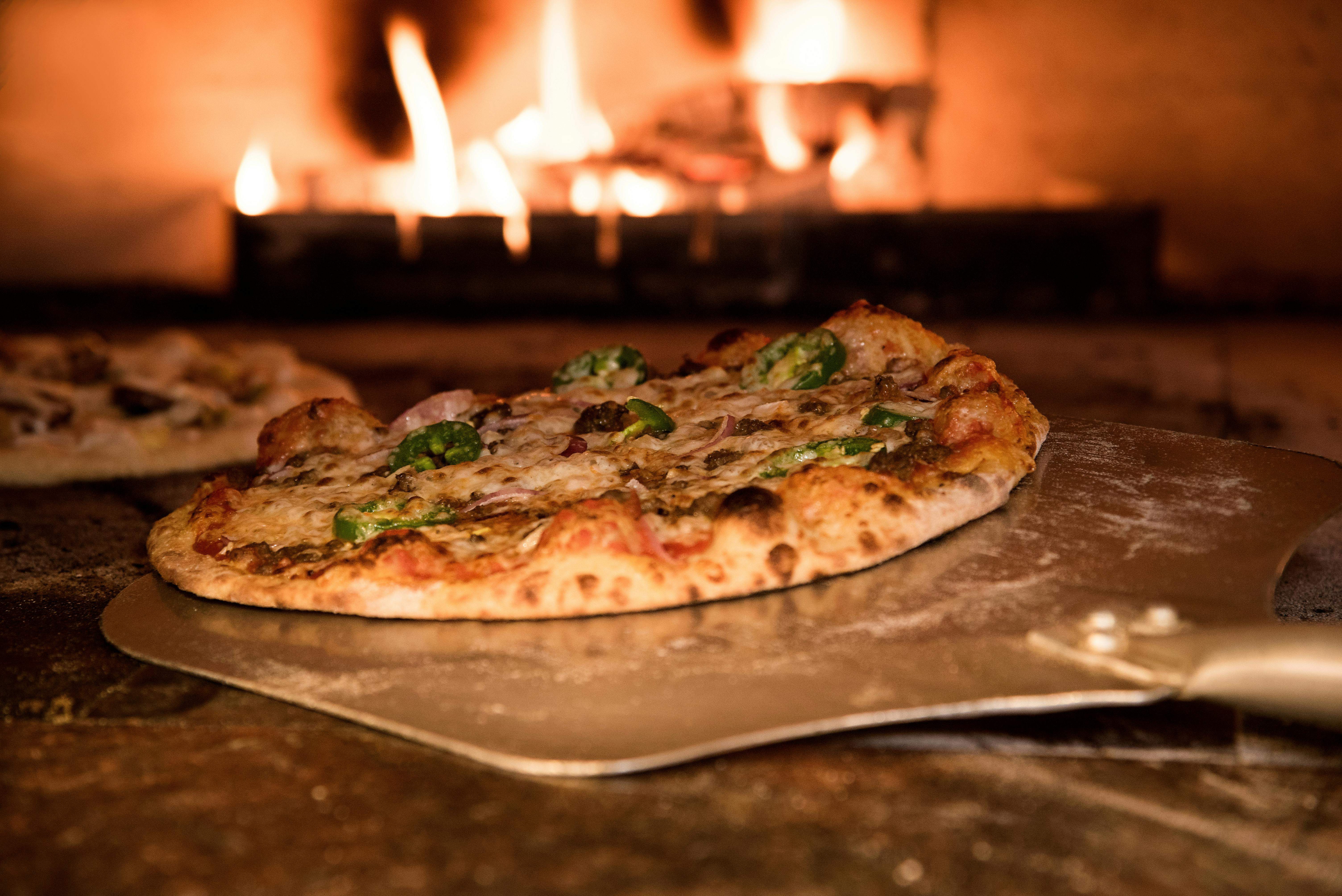 Eric Ayala, pizzaiolo napolitano, cuenta que si tu horno no hace las pizzas en 90 segundos, no te saldrán bien