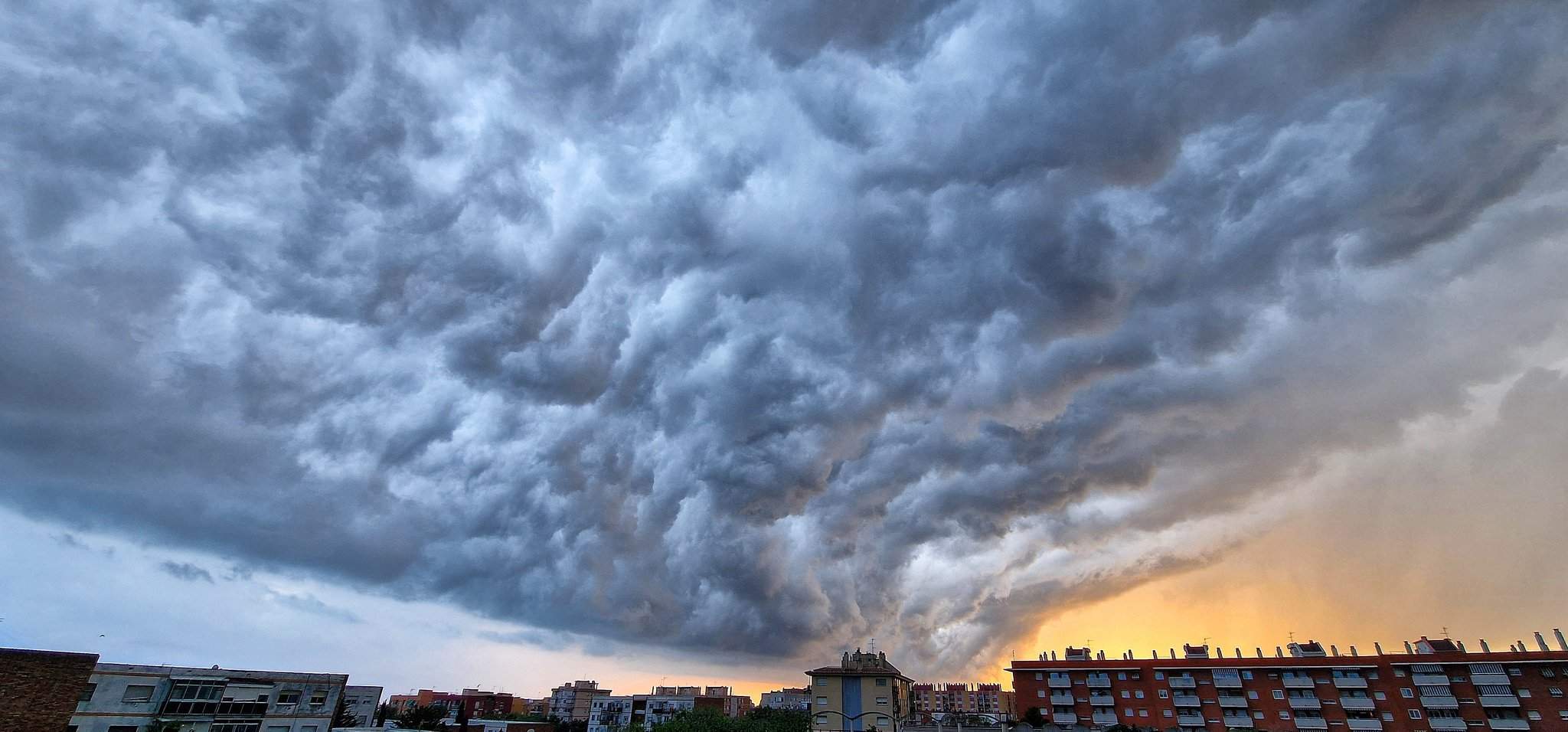Continúa la racha de lluvias en Catalunya con granizadas y refrescada de primavera