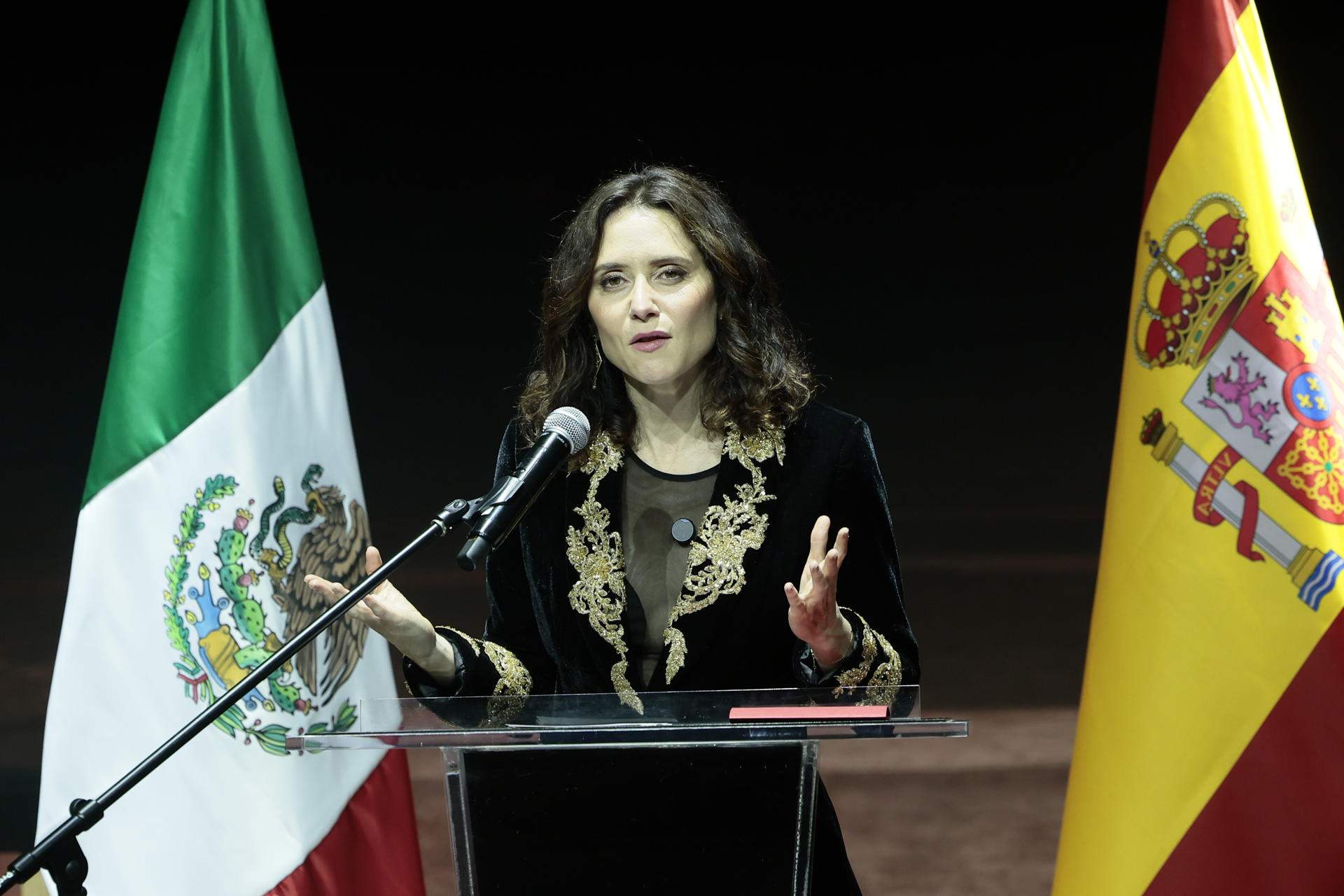 Sheinbaum xoca amb Ayuso i la seva defensa de la conquesta de Mèxic: “Destinats a la derrota”