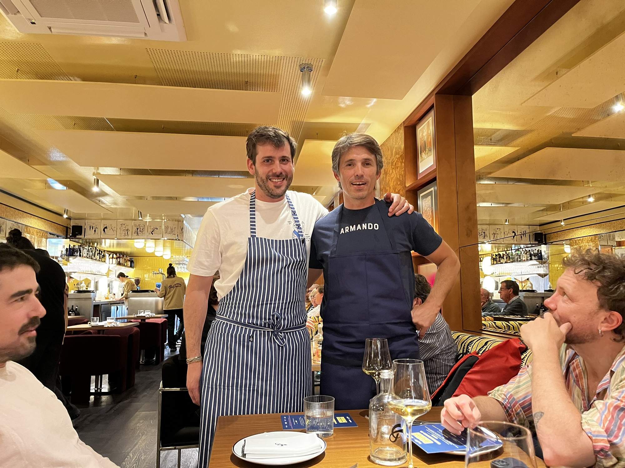No et perdis el menú únic d'aquest restaurant: 'cachopo' de 40 cm i fideus a la cassola