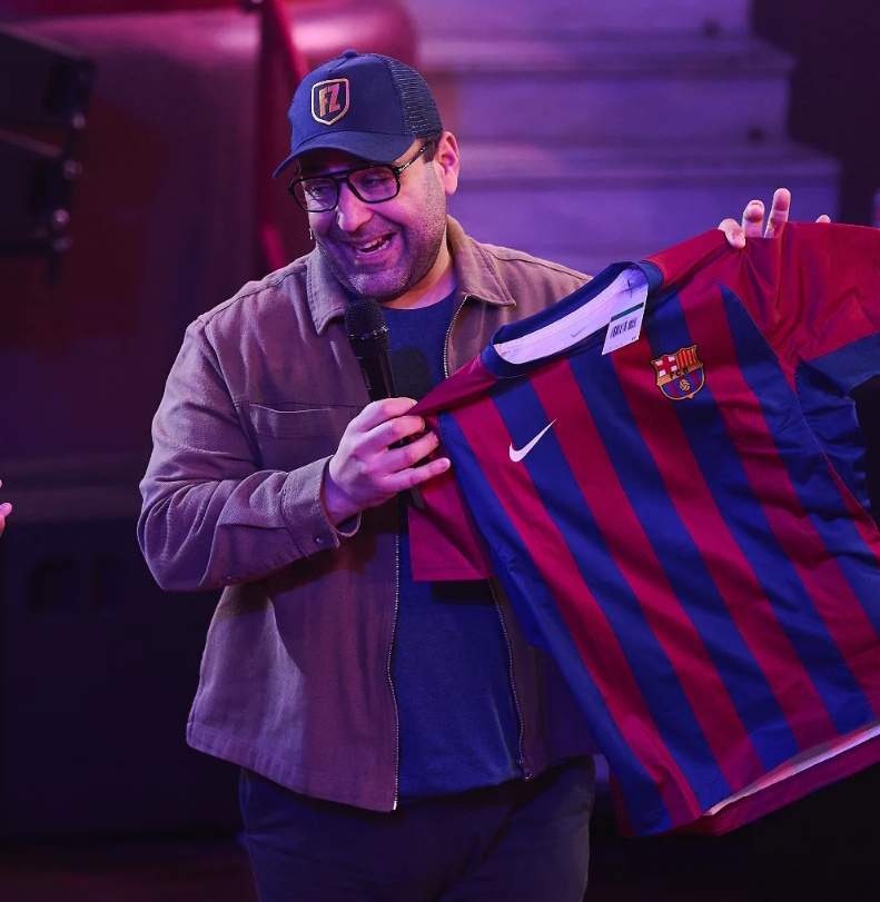 Gerard Romero, amb la samarreta del Barça al 'Fanzone' de 3Cat