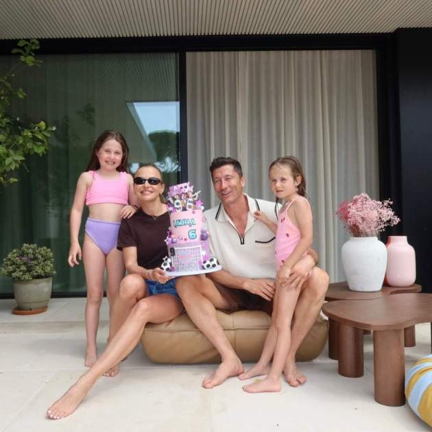 La família Lewandowski celebra l'aniversari de les dues nenes, la Klara i la Laura / Instagram