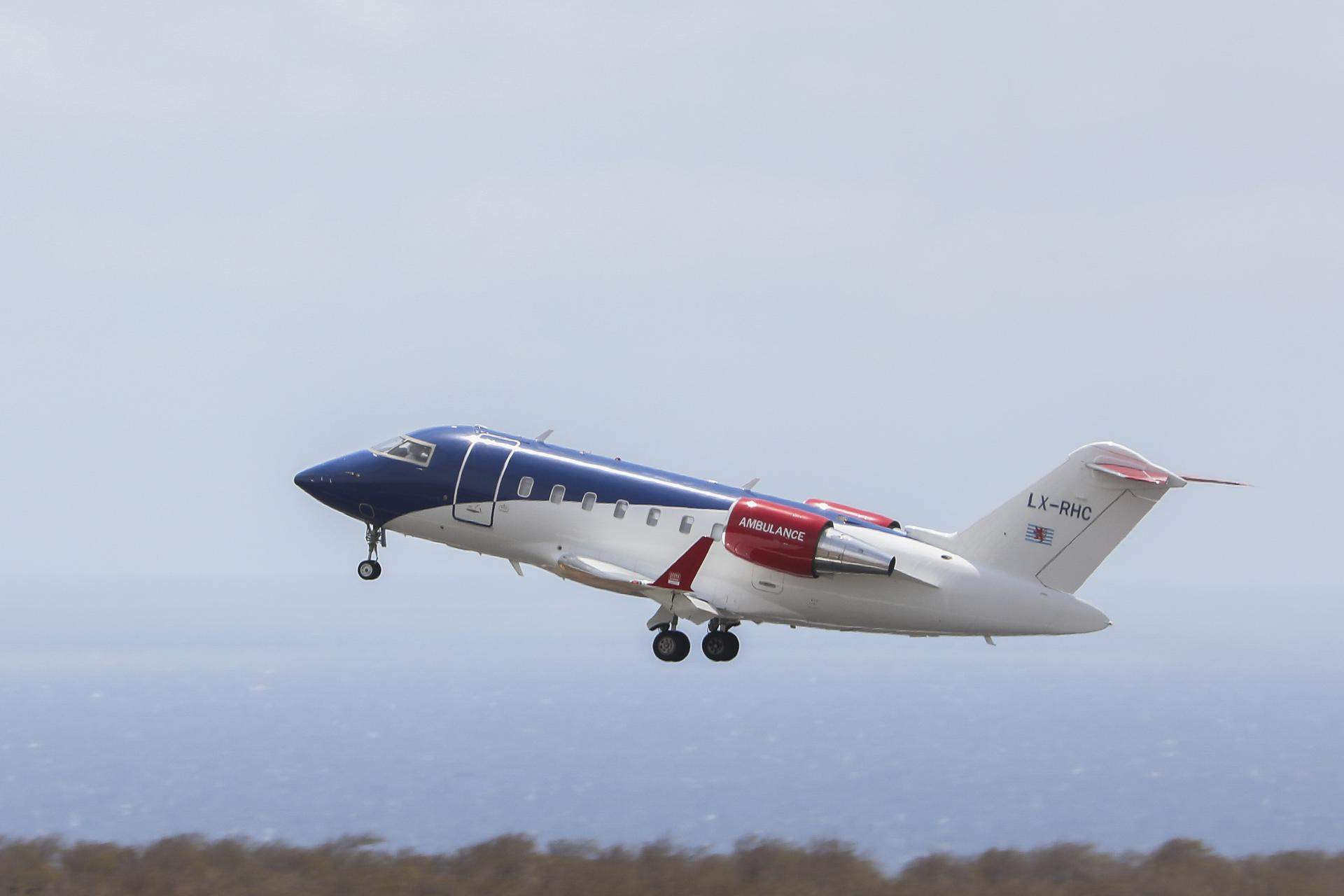 L'avió amb dos pacients del creuer de l'hantavirus posa gasolina a Canàries després de la negativa del Marroc