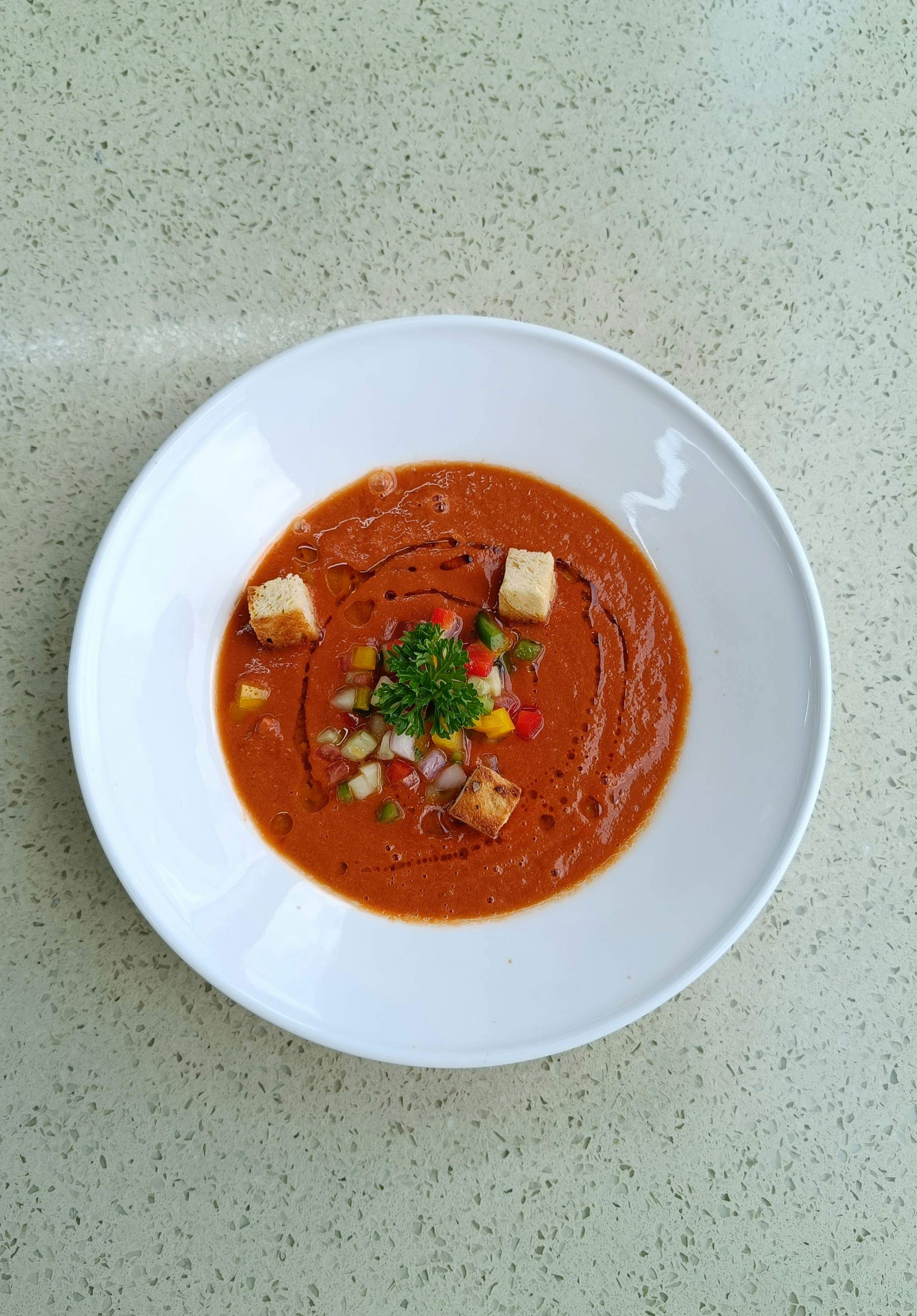 Per fer el salmorejo perfecte, Karlos Arguiñano hi posa un ingredient final que ningú esperava