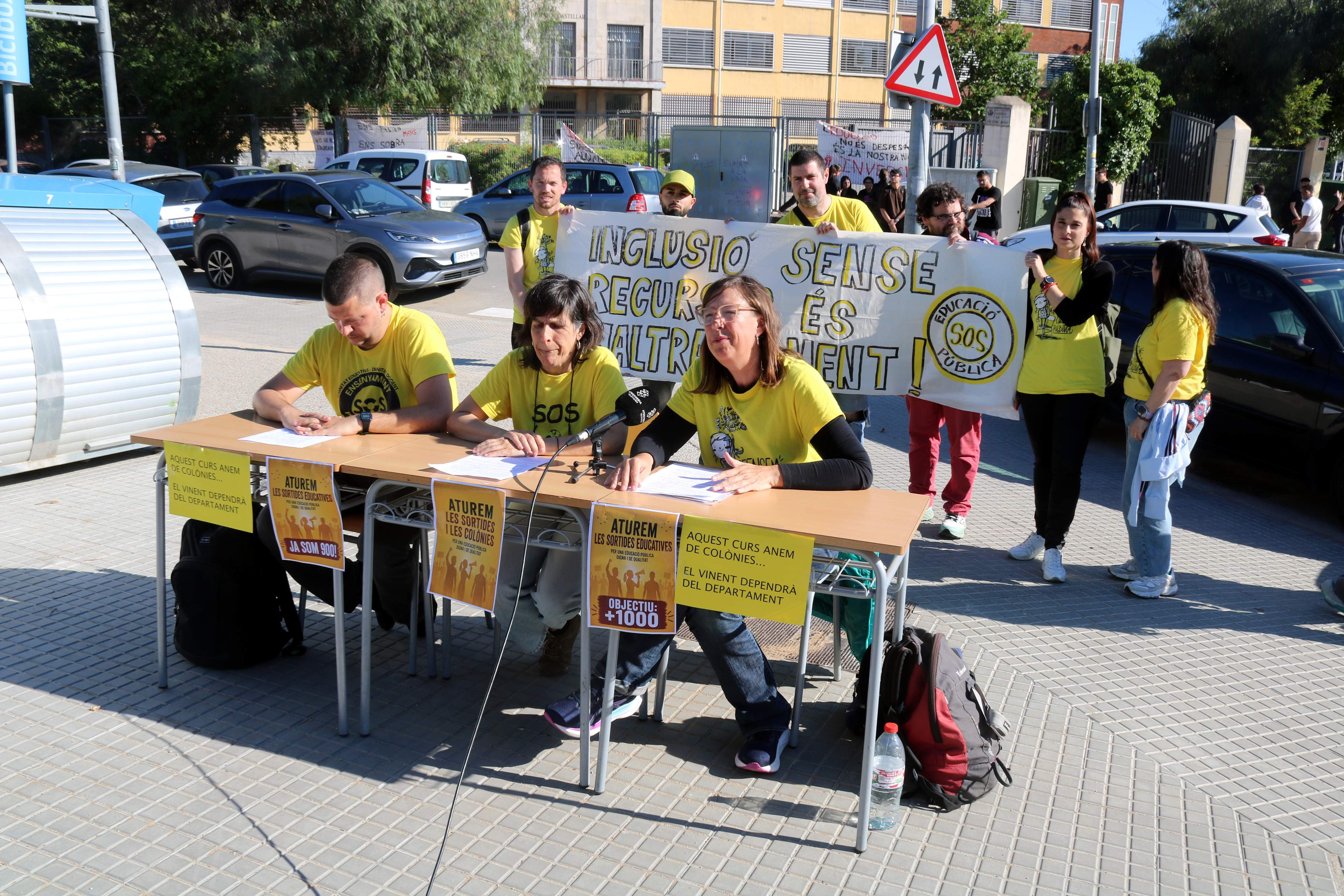 Pressió total de les escoles a Illa: més de 900 centres educatius no faran sortides ni colònies