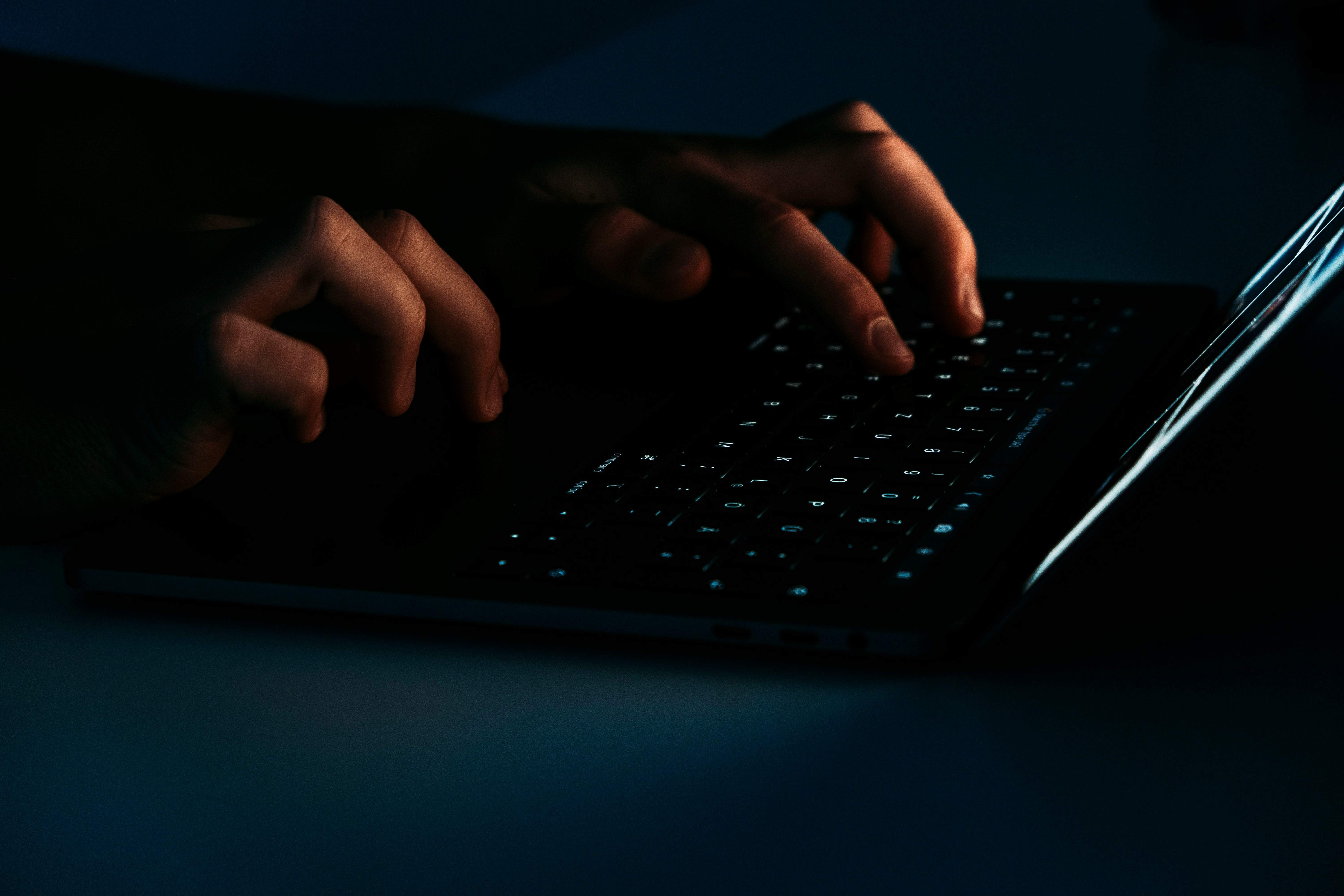 La Unió Europea prohibirà les IA que generin 'deepfakes' sexuals i pornografia infantil