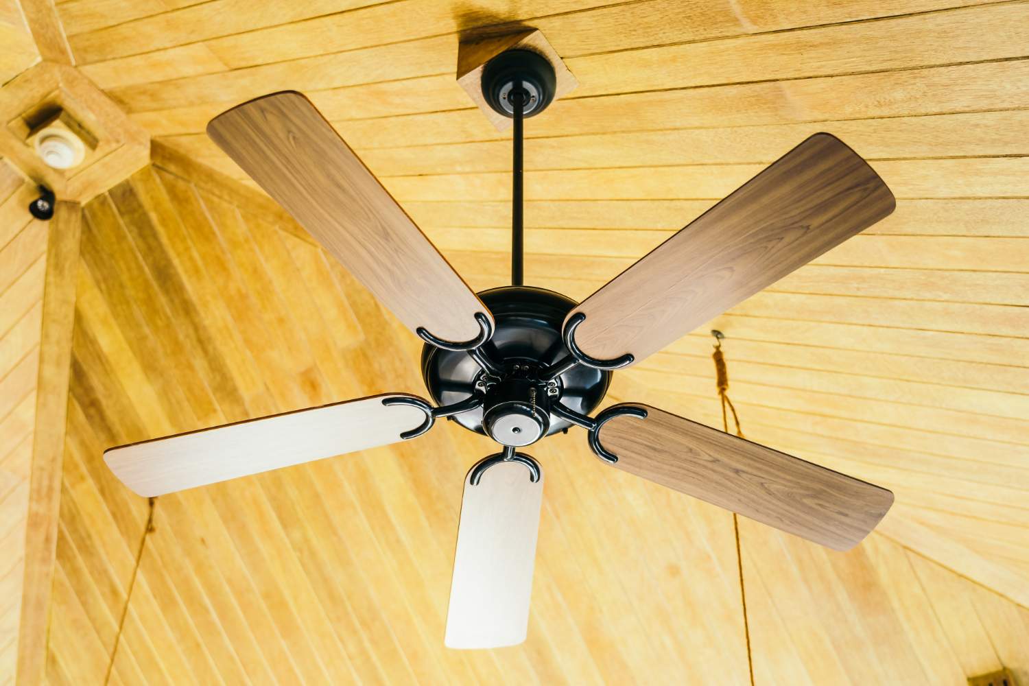Els ventiladors de sostre més buscats a Leroy Merlin tenen competència: aquests són més barats i silenciosos