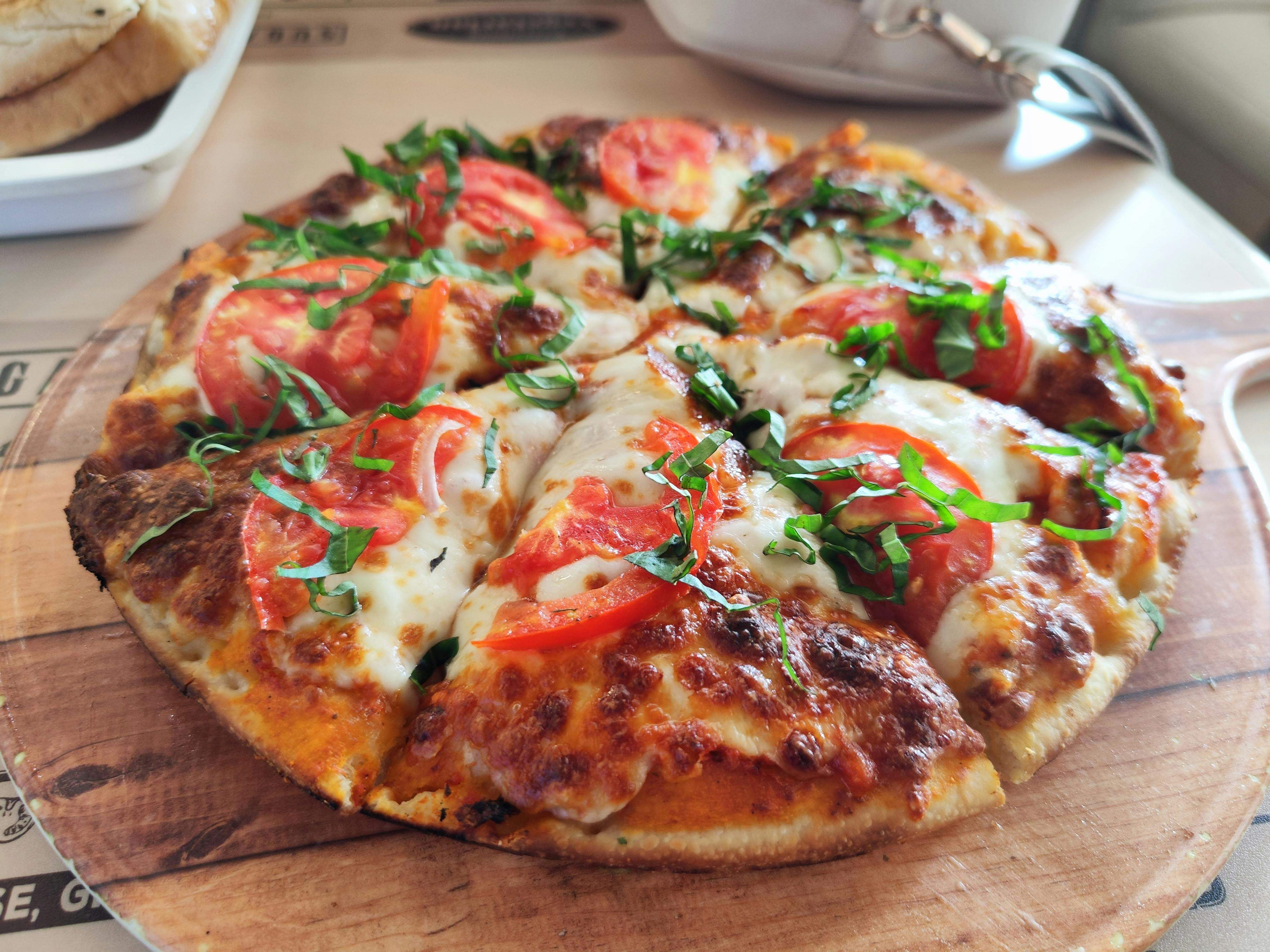 Els germans Torres creen la pizza més rara del món: “Porta botifarra i cansalada ibèrica”