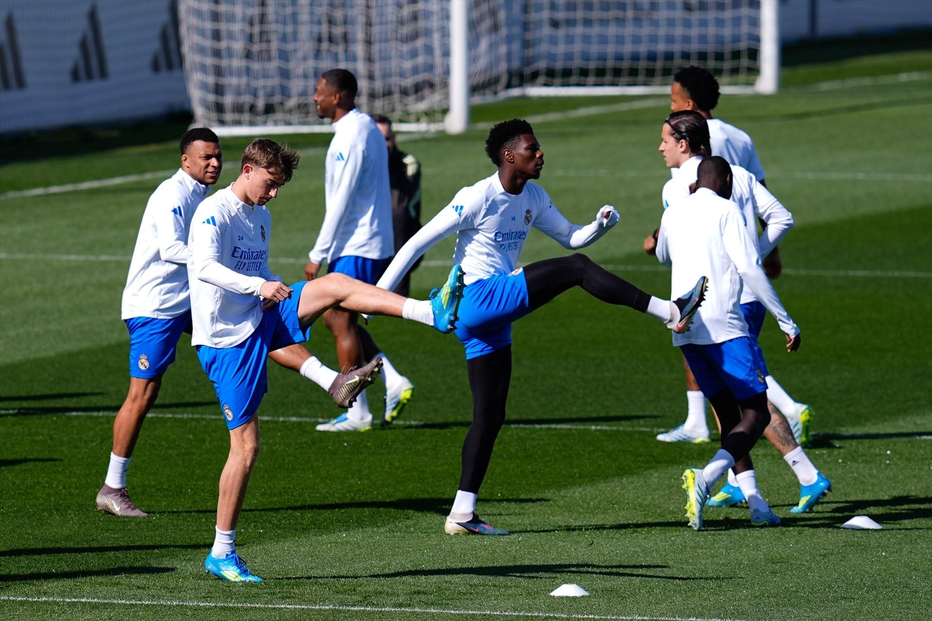Després de caure davant el Barça, el Reial Madrid avança amb tres fitxatges i quatre sortides per a la 26/27