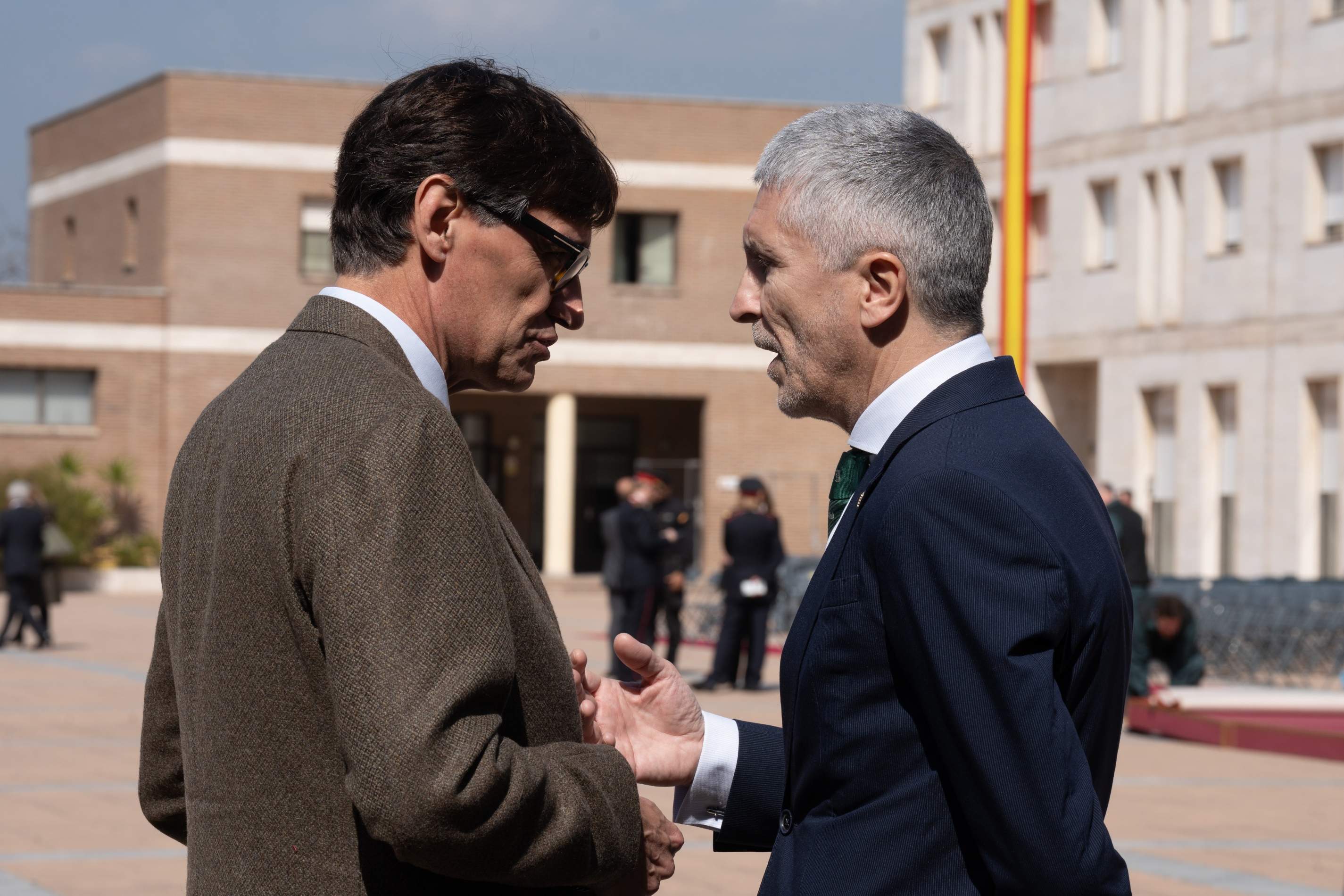 Marlaska marca terreny i avisa que al mar només hi mana la Guàrdia Civil malgrat les promeses d'Illa