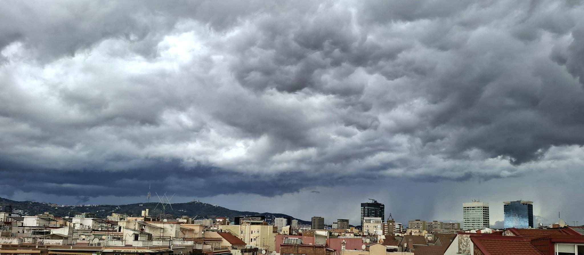 Arriba a Catalunya un front actiu que deixarà aiguats i tempestes locals