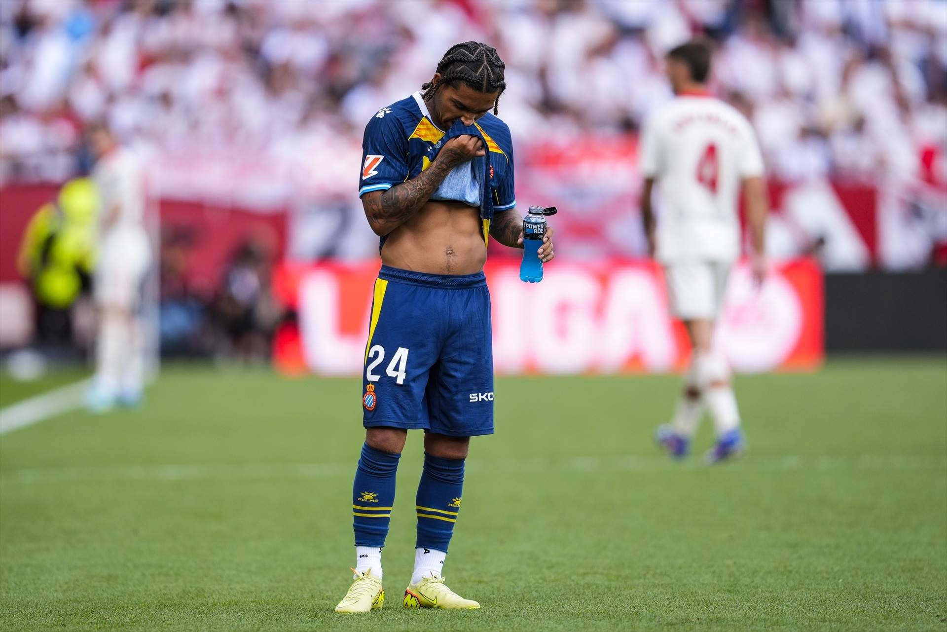 Un Espanyol inconscient desconnecta a Sevilla (2-1) i no s'allunya de l'infern del descens
